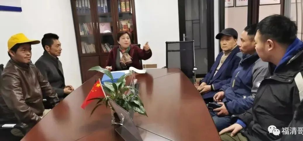 “布衣法官”，她用春風(fēng)化雨的愛溫暖人心