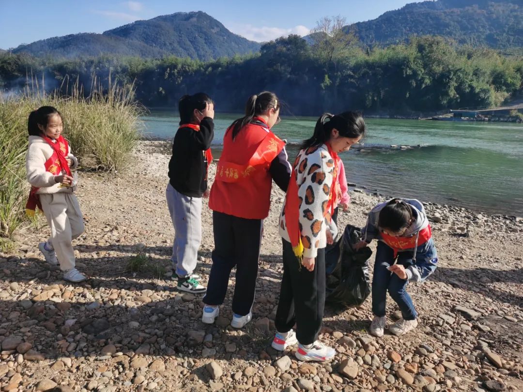 連江這樣的“雷鋒式”好少年，愛了愛了！