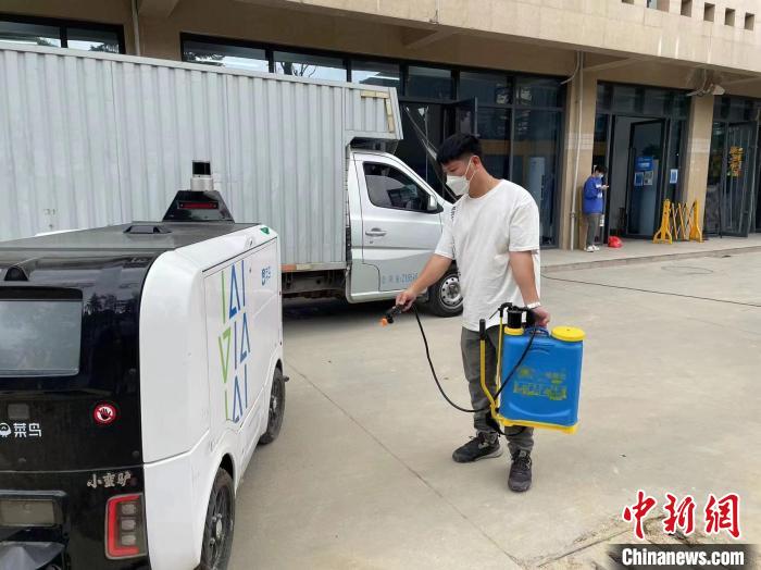 直擊快件消殺現(xiàn)場：消毒水“淋浴” 至少經(jīng)歷6次消殺