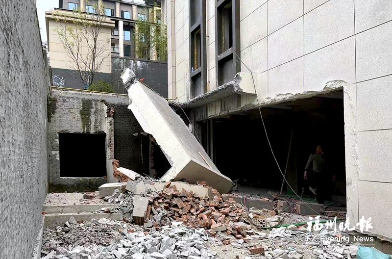 倉山拆除3處小區(qū)現(xiàn)行違建