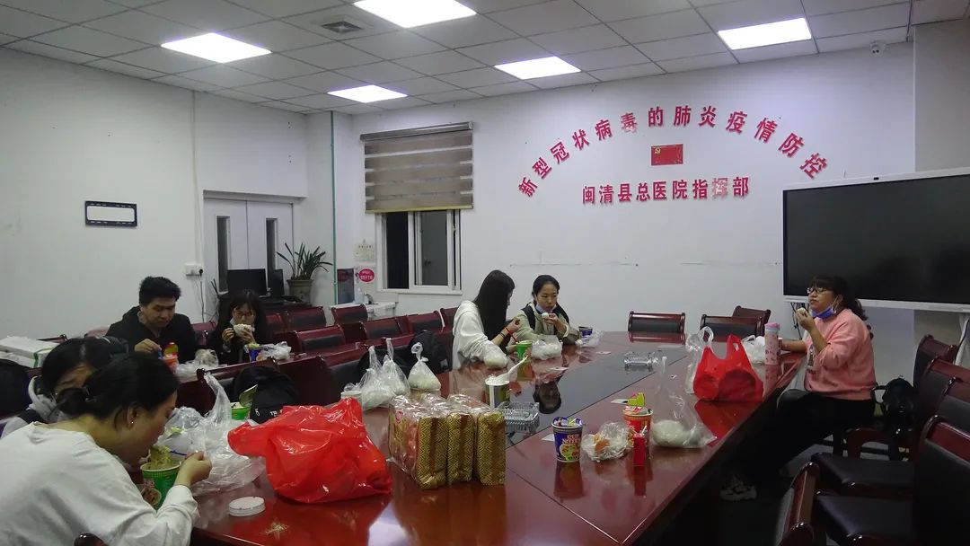 聞令而動(dòng)！閩清30名醫(yī)務(wù)人員凌晨馳援泉州