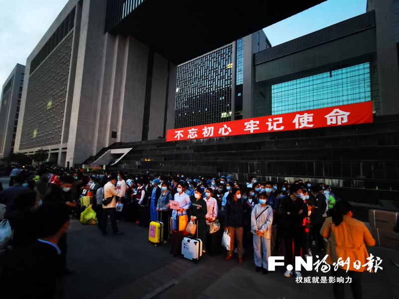 4小時(shí)集結(jié)完畢！福州500名醫(yī)療人員凌晨馳援泉州