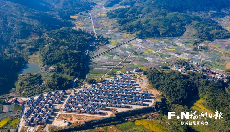 村民住進小別墅當上合作社股東 安居樂業(yè)在新塘